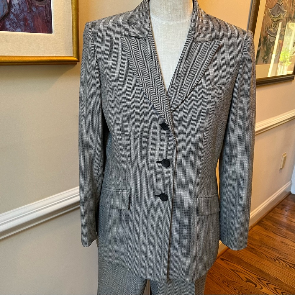 Kasper Black Herringbone 2 pc Pant Suit – Size 10